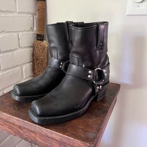 Woman’s Frye Harness Boots Black Leather 8R used nicely broken in.